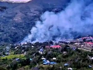 Dewan Pimpinan  Daera (DPD) dan Ketua Forum Komunikasih  Pusat Kegiatan  Belajar Masyarakat  Tolikara, Yhon Wenda, S.Pd., Minta Pemerintah Beri Perhatian Serius kepada Anak Sekolah dan Warga Korban Kebakaran